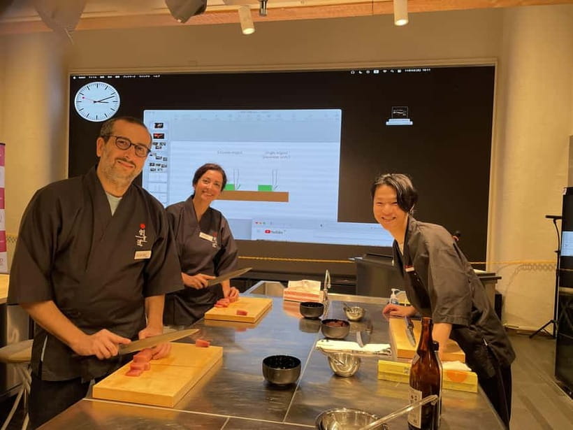 Japanese Knife Skills & Tuna Don/Sushi Workshop in Tokyo - Finding the building with samurai murals