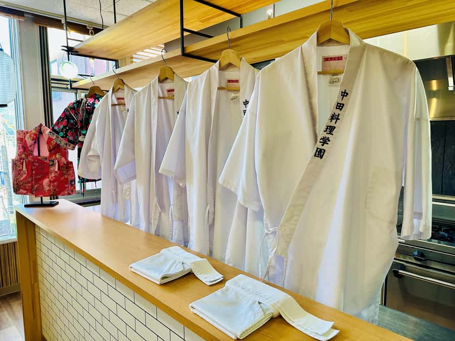 Kanazawa: Authentic Japanese Cooking and Sushi-Making Lesson - Rolling the fluffy dashi omelet