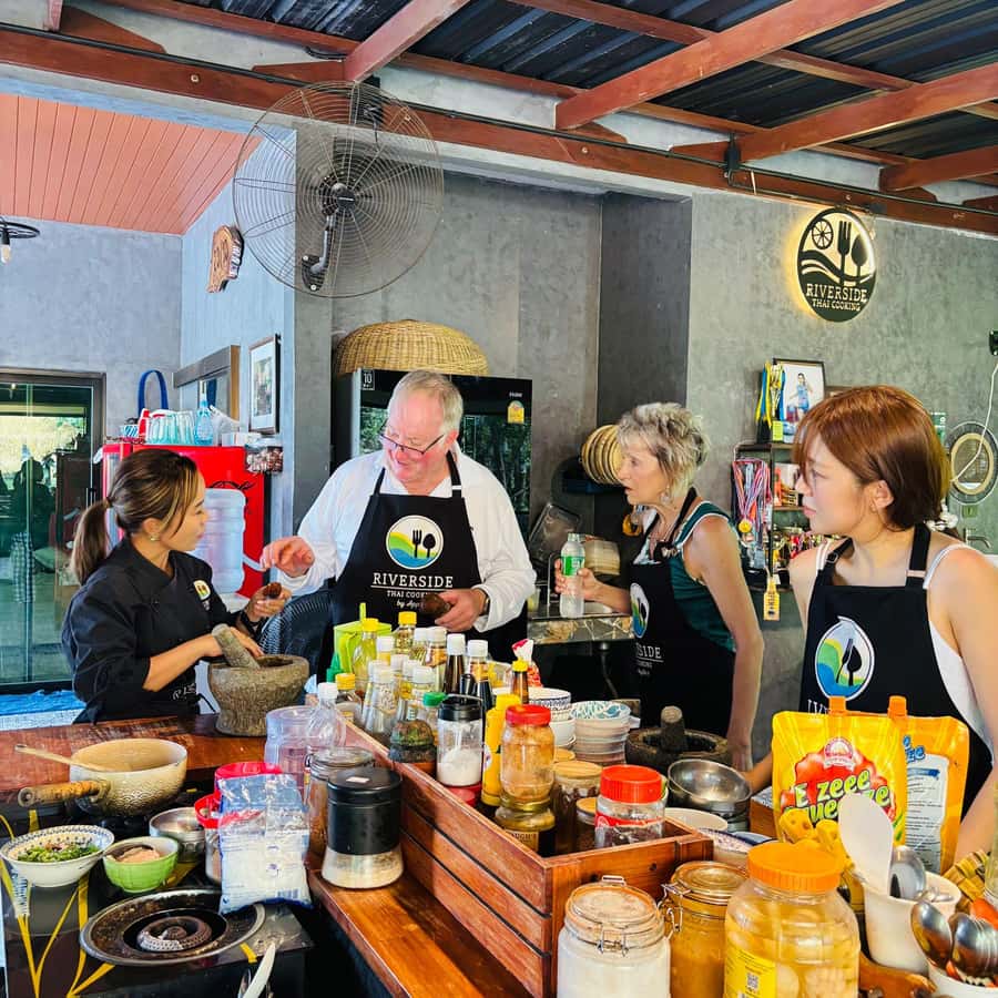 Khao Lak: Half-Day Cooking Class and Ingredient Hunt - Why the menu choice matters