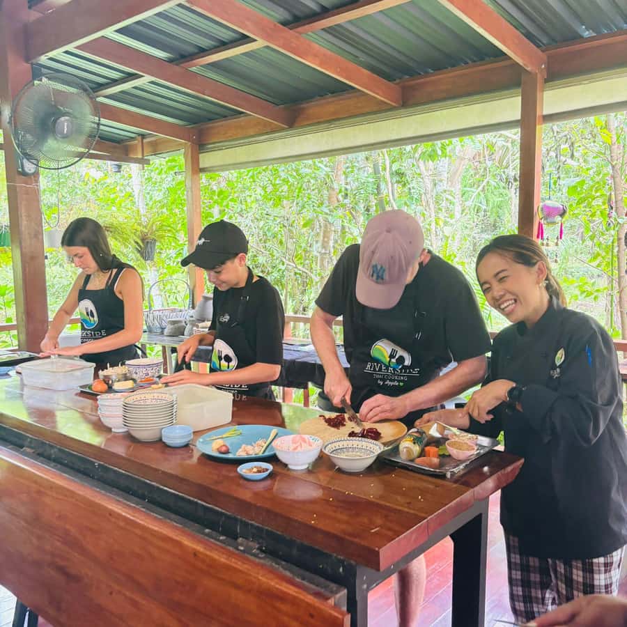 Khao Lak: Half-Day Cooking Class and Ingredient Hunt - The guides make the difference