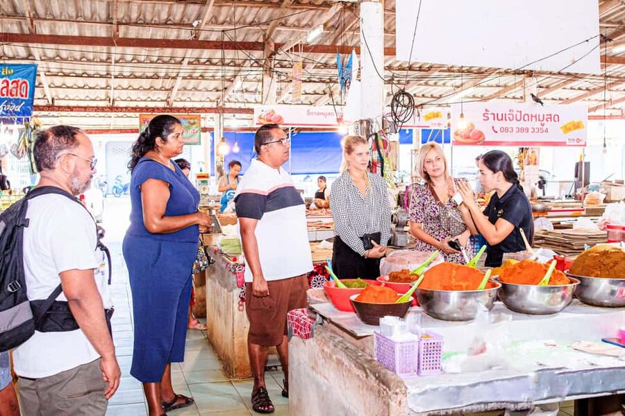 Khao Lak Pui's Authentic Thai Cooking Class - Choosing a menu from more than 40 dishes