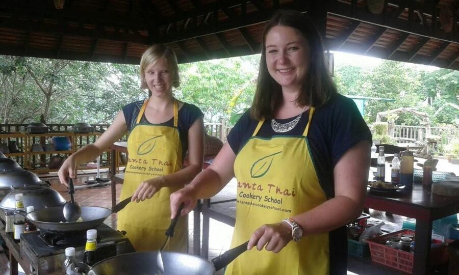 Koh Lanta: Evening Course at Lanta Thai Cookery School - Arriving by songtaew from Saladan to Kantiang Bay
