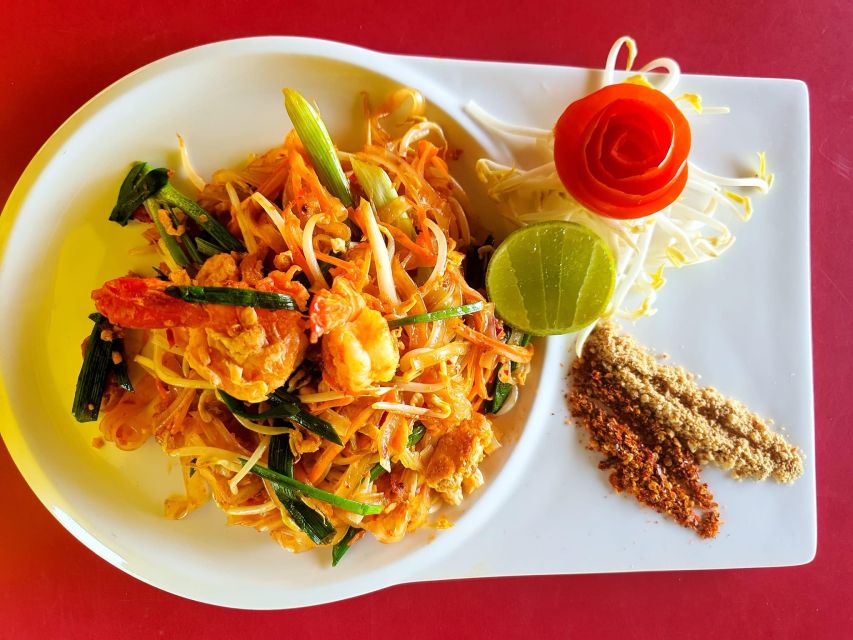 Koh Lanta: Evening Course at Lanta Thai Cookery School - Eating each dish as you finish it