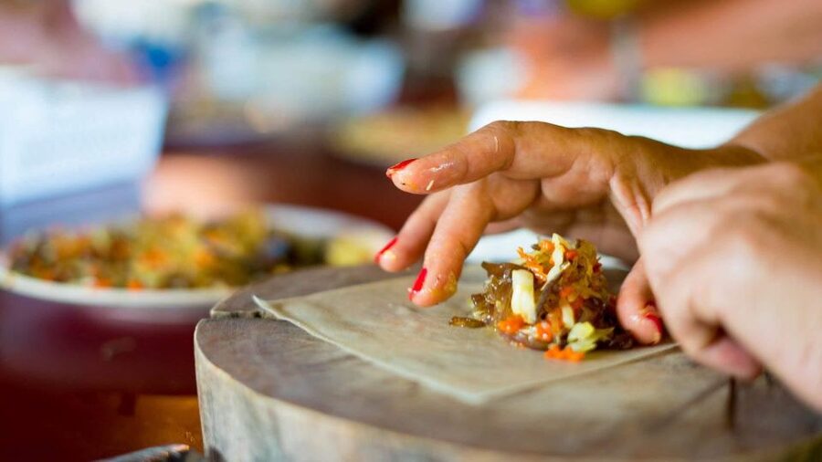 Koh Lanta: Lunch Course at Lanta Thai Cookery School - What the instructors do well