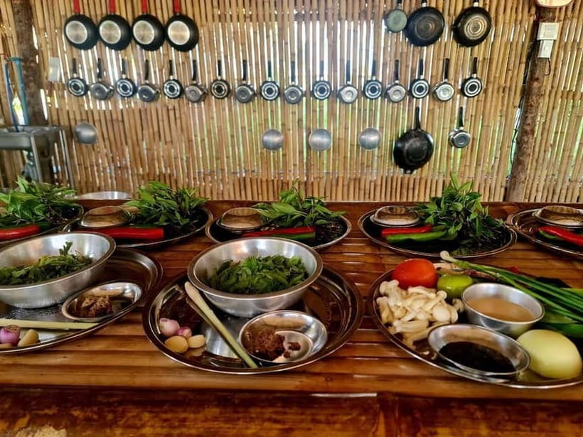 Koh Samui: Thai Cooking Class with Samui Local Family - Fresh coconut milk and curry paste