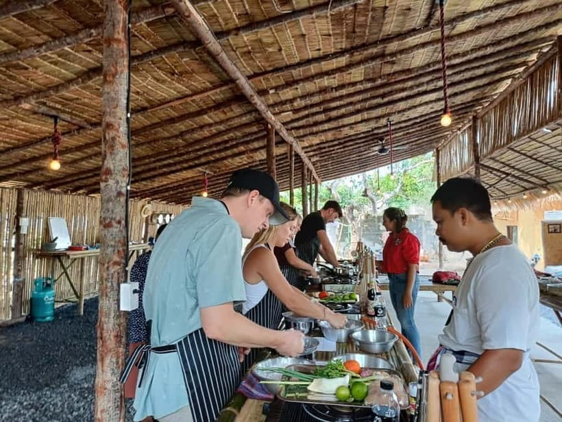 Koh Samui: Thai Cooking Class with Samui Local Family - Families, children, and physical comfort