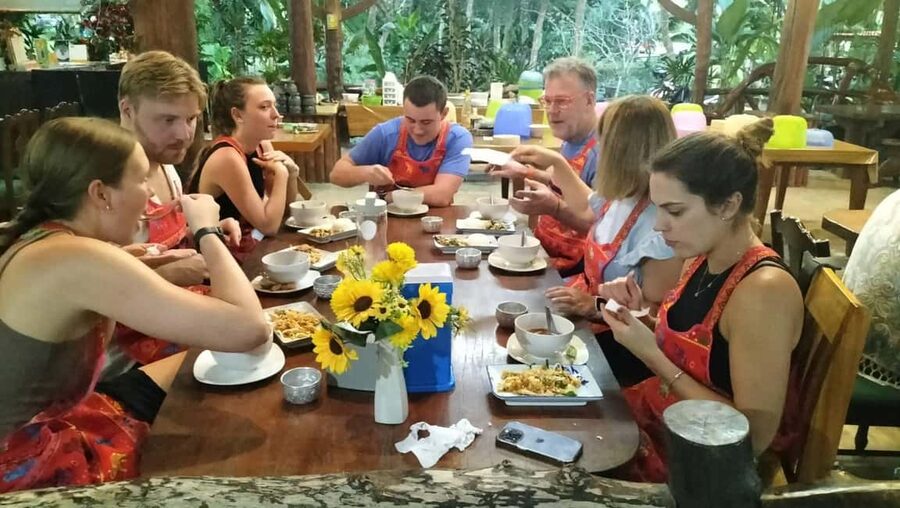 Krabi: Traditional Thai Cooking Class with Local Chef - Choosing the right time of day