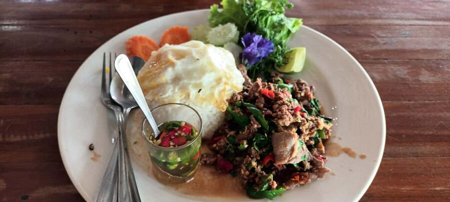 Krabi: Traditional Thai Cooking Class with Local Chef - The six-course meal and generous portions