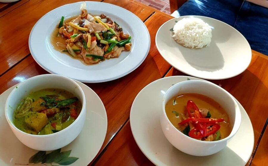 Krabi: Traditional Thai Cooking Class - Choosing the right class time and menu