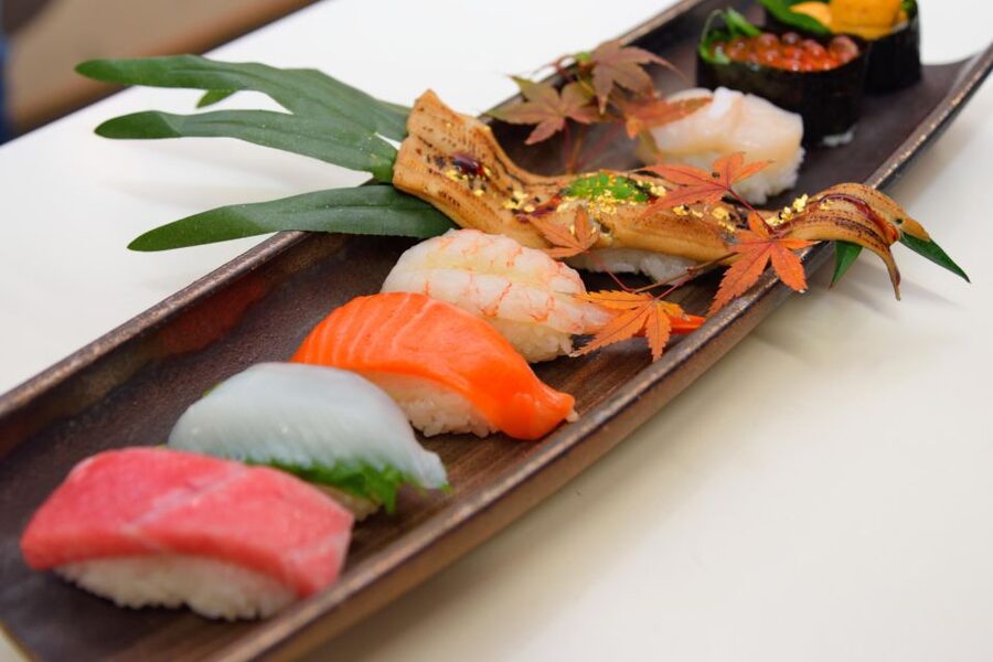 Kyoto: Cooking class, learning how to make authentic sushi - Shaping eight pieces and a simple roll