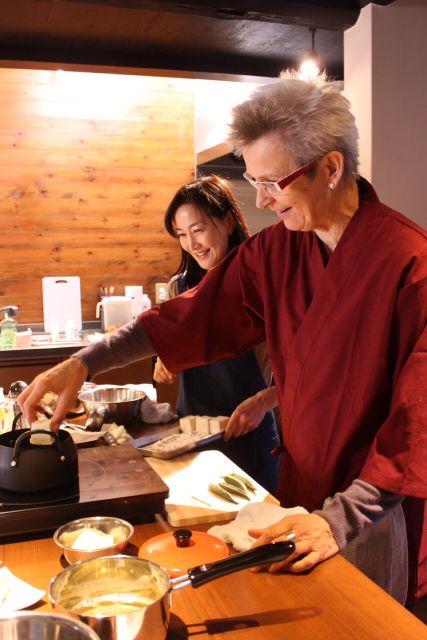 Kyoto: Morning Japanese Bento Cooking Class - Making sushi and building the bento