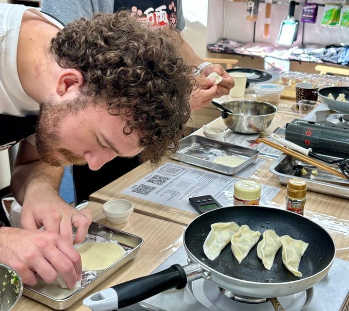 Kyoto: Ramen, Gyoza, and Onigiri Cooking Class - Making miso and shoyu ramen broth