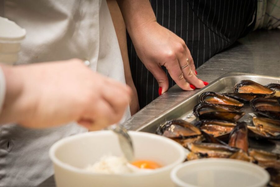 La Spezia: Market Visit and Seafood Cooking Class with Lunch - Key details that make this class useful