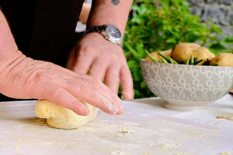 Levanto, Cinque terre: Fresh Pasta and Pesto cooking class - Making corzetti and other fresh pasta