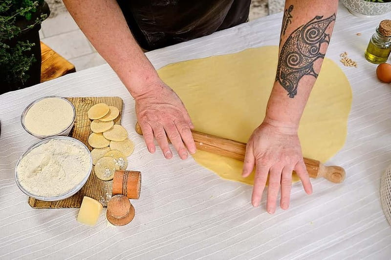 Levanto, Cinque terre: Fresh Pasta and Pesto cooking class - Spritz first, then the work begins