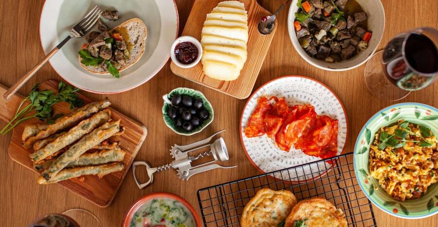 Lisbon: Portuguese Petiscos Cooking Class - Starting with Portuguese drinks and finger food