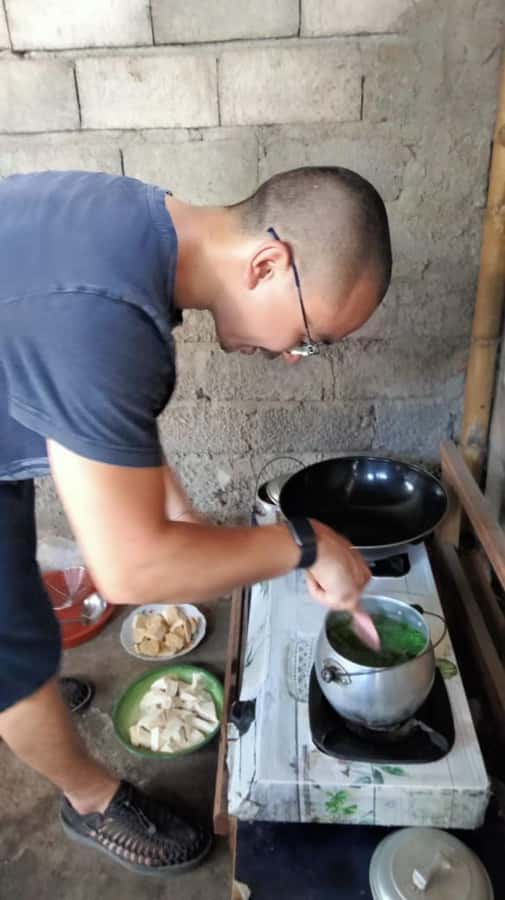 Lombok Traditional Pottery Experience and Village life - Cooking with the family after the clay work