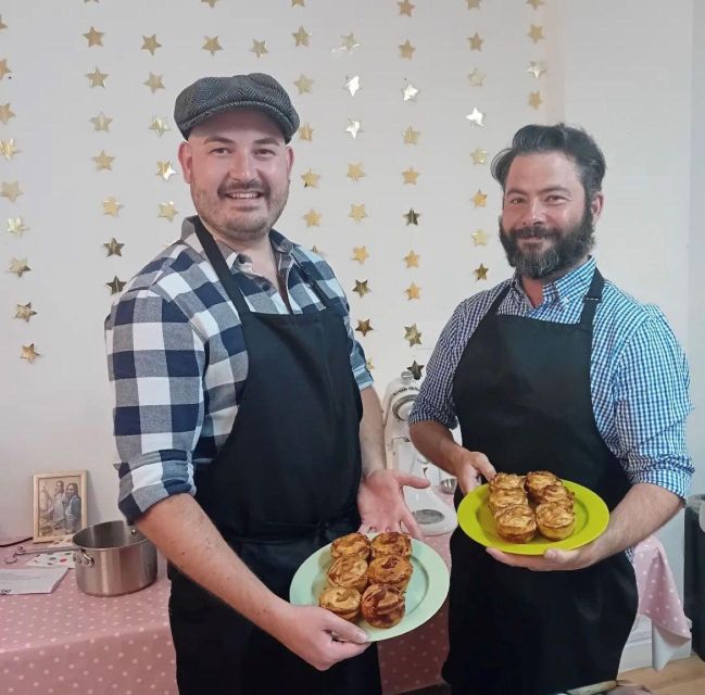 London: Traditional Pork Pie Cookery Class - The warm pie tasting at the end