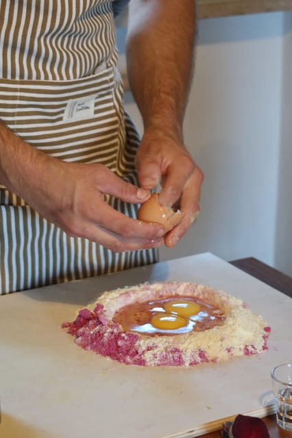 Lucca: Private Home-made Pasta Cooking Class - Welcome drinks, olives, and Tuscan snacks