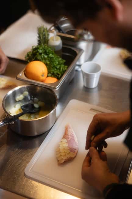 Lyon: Unique and friendly cooking class in the center with tasting - The aperitif arrives in the kitchen