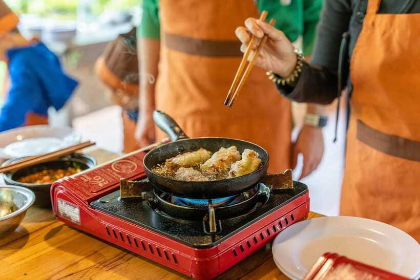 Mad Monkey Hoi An Cooking Class & Bamboo Boats - Morning or afternoon: which schedule suits you?