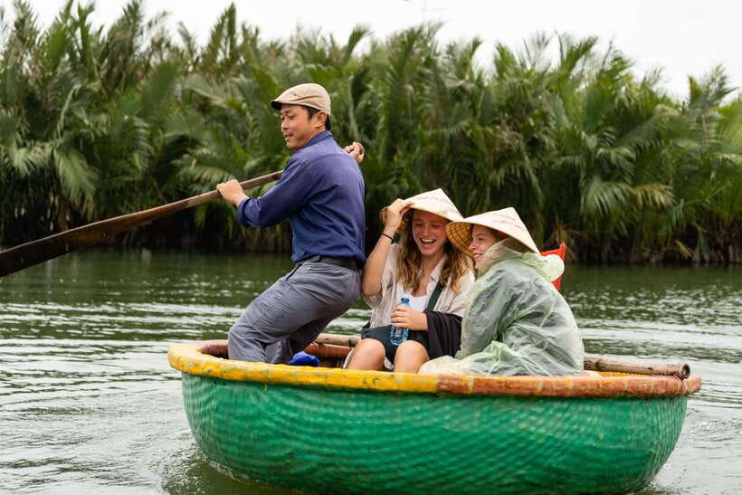 Mad Monkey Hoi An Cooking Class & Bamboo Boats - 8:00 AM: starting with Hoi An’s local market