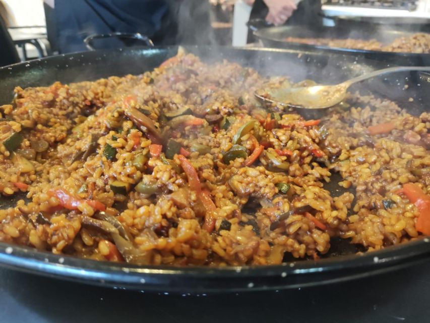 Malaga: Authentic Paella Cooking Class with Sangría - Who should book this experience