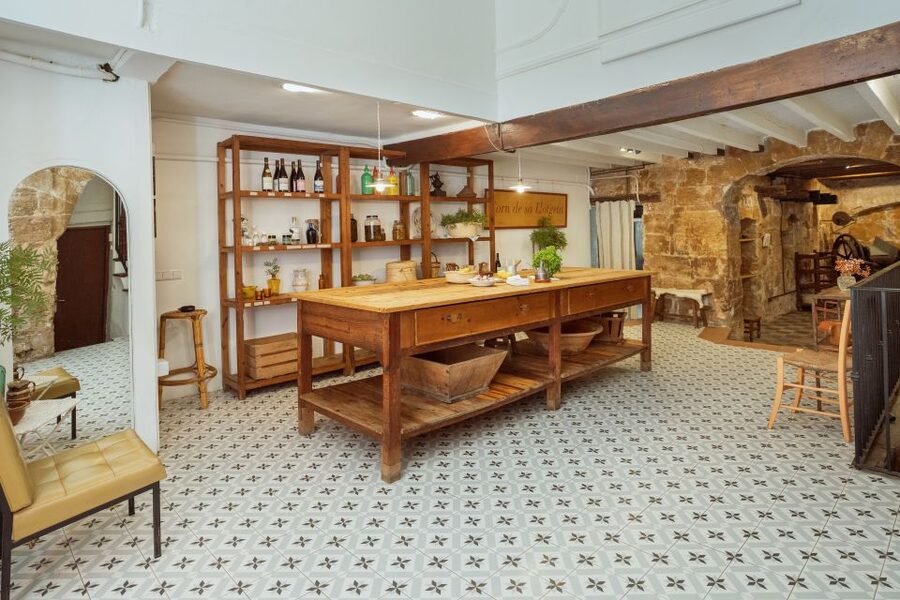Mallorca: Market Visit and Traditional Cooking Workshop - Entering an 18th-century bakery