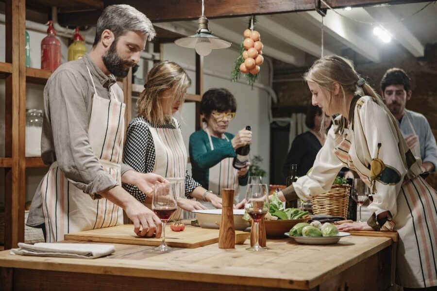 Mallorca: Market Visit and Traditional Cooking Workshop - A seasonal Mallorcan menu at the table