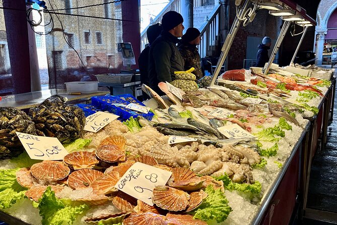 Market Tour and Cooking Class with a Local Venetian Chef - Eating in the courtyard with Prosecco