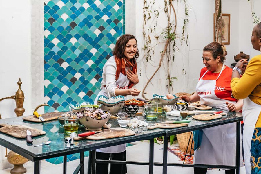 Marrakech: Tajine Cooking Class in a Traditional Riad - Starting at Djemaa El-Fna and finding the right guide