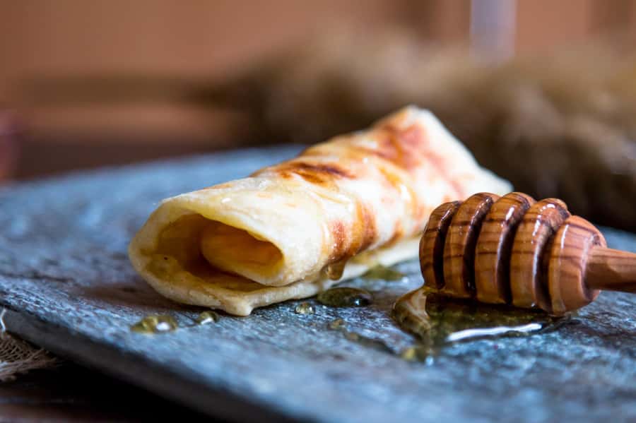 Marrakech: Traditional Moroccan Crepes & Bread Cooking Class - What happens during the two-hour class