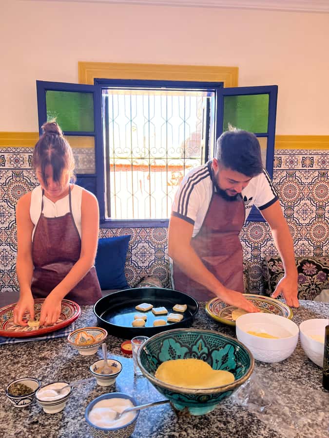 Marrakech: Traditional Moroccan Crepes & Bread Cooking Class - Arriving at Bab Doukkala