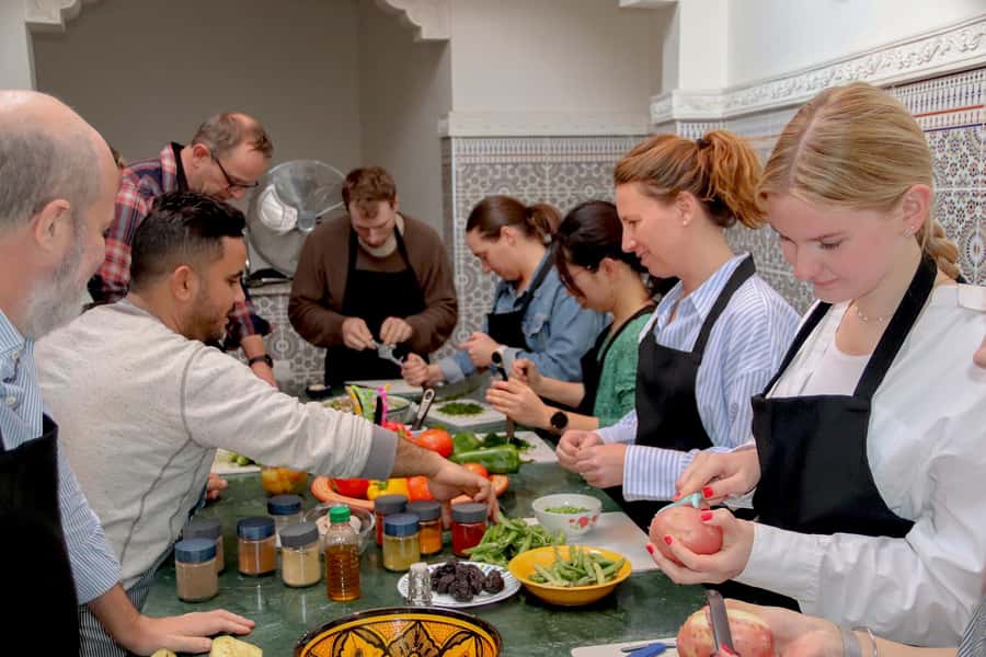 Marrakesh: Moroccan Dishes Cooking Class with a Local Chef - What the group size means