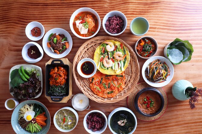 Master Korean traditional cooking with a Kimchi chef - Walking through Gyeongdong Market