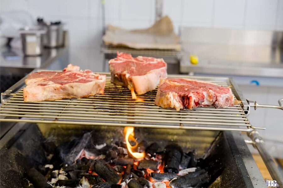 MasterSteak: Tuscan Steak Cooking Class with Unlimited Wine - Start at Sant’Ambrogio Market on morning departures