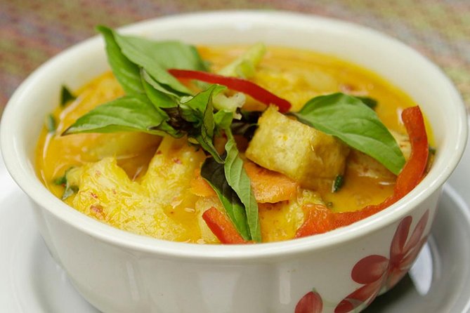 May Kaidee Thai Cooking Class at Bangkok with Pickup - A vegetarian base with room for personal choices
