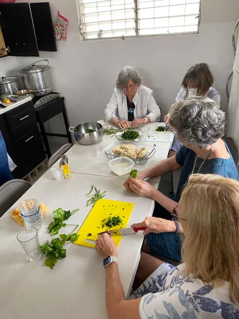 Mérida: Flavors of Yucatan Cooking Class & Market Tour - Riding local transportation to a family kitchen