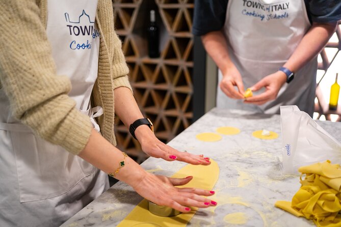 Milan Culinary Experience: Pasta & Gelato or Tiramisù Class - Lunch, Wine, and the Social Side
