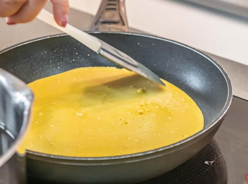 Milan: Hands-On Pasta & Dessert Cooking Class & Wine Pairing - Entering a Milanese home kitchen