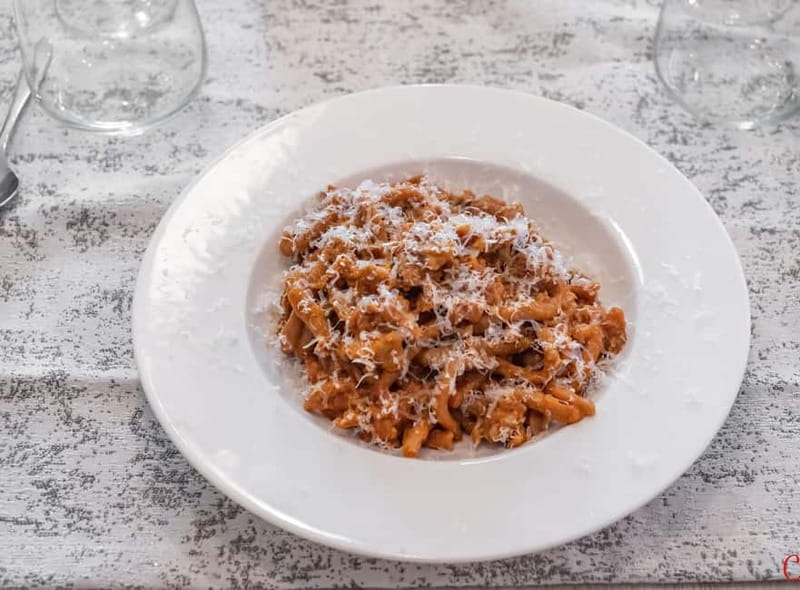 Milan: Hands-On Pasta & Dessert Cooking Class & Wine Pairing - Prosecco, salami, and cheese to start