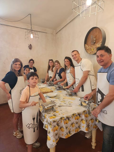 Milan: Pasta and Tiramisu Cooking Class with Wine - Starting with Prosecco and the restaurant kitchen