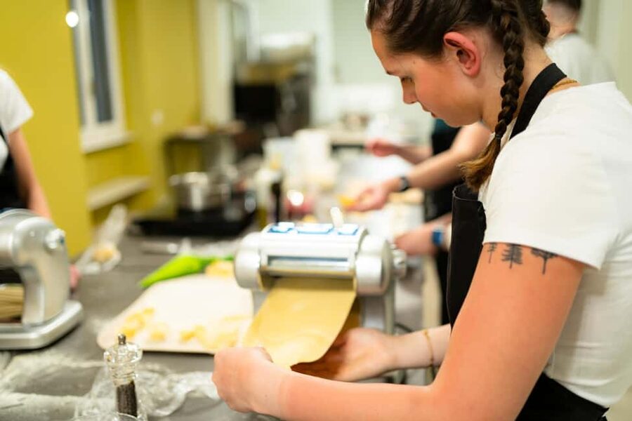 Milan: Pasta, Gnocchi and Tiramisù Cooking Class with Wine - Making fresh pasta from scratch