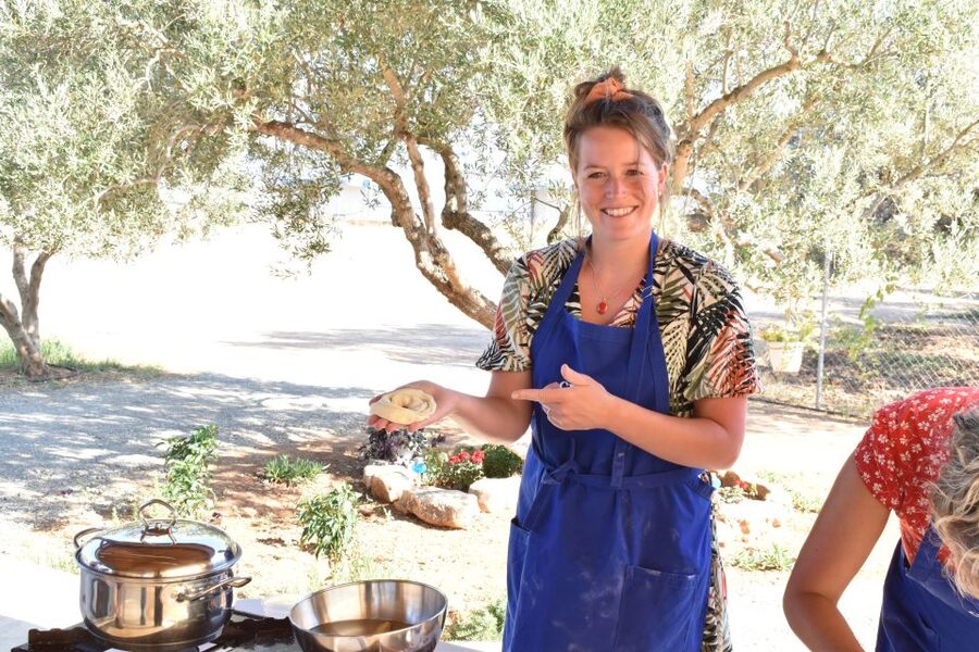 Moires: Cooking Class and Olive Oil Tasting at a Family Farm - Who should book this class