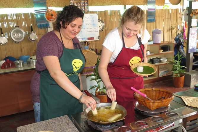 Morning Thai cooking class - Starting at Kad Kom Market at 9 a.m.