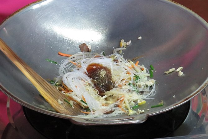 Morning Thai cooking class - Choosing five dishes from a wide menu