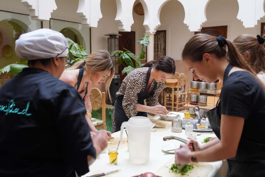 Moroccan cooking class in Marrakech with berber chef - Starting with mint tea in the Marrakech medina