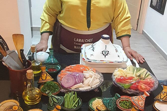 Moroccan Cooking Workshop LAMAI CHEF - Preparing bread and a classic chicken tagine
