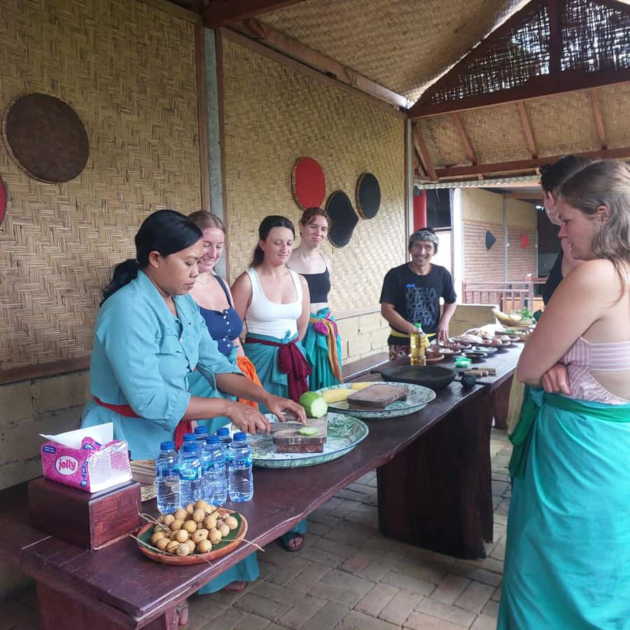 Munduk Balinese Cooking Class lunch/Dinner at a Local Home - Arriving at a Munduk Family Home