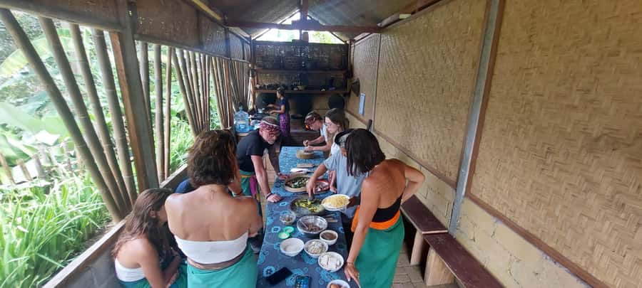 Munduk Balinese Cooking Class lunch/Dinner at a Local Home - Why Nasi Campur Makes a Good Cooking Lesson